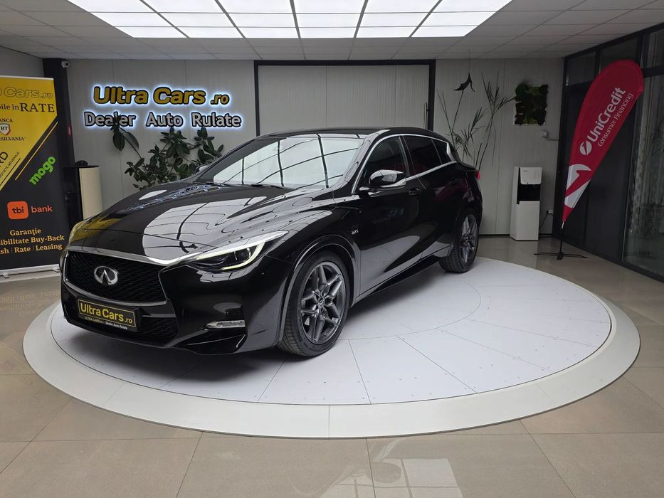 Infiniti Q30