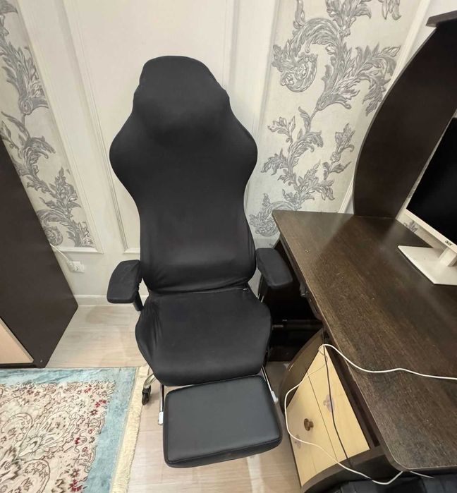 Продам компьютерный стол с креслом