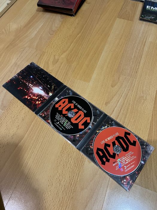 Оригинални CD дискове с музика