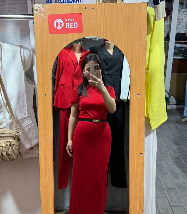 Бір киілген жаңа көйлектер