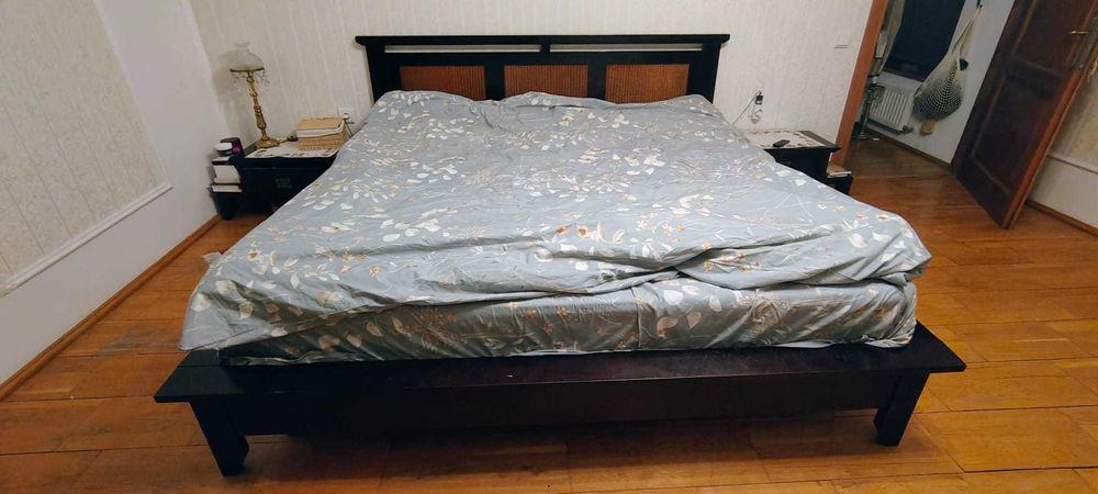 Pat dormitor clasic Mobexpert + 2 noptiere – stare foarte bună