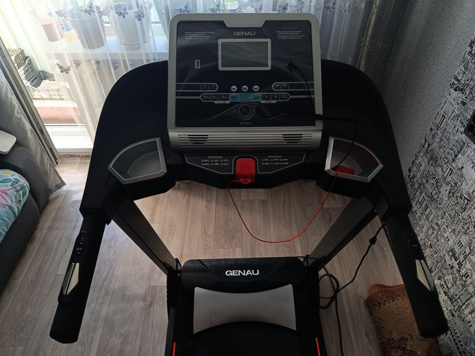 Продам беговую дорожку Genau Evolution M800