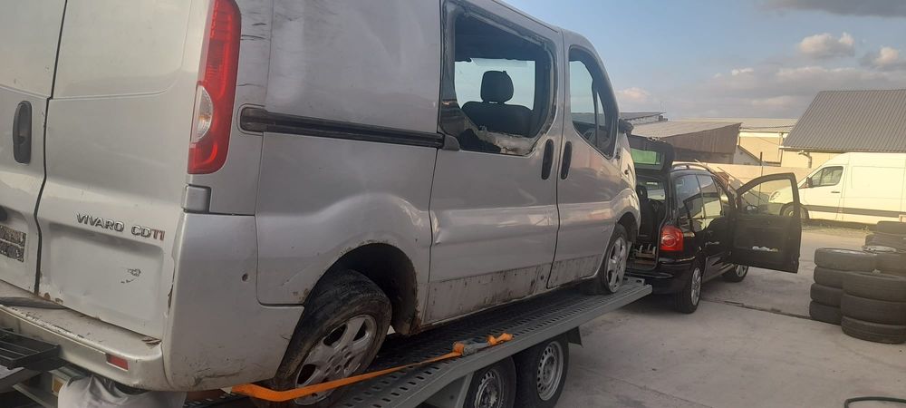 Usa stanga laterala opel vivaro