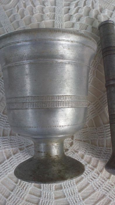 Голям алуминиев хаван с 4укало