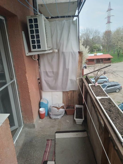 Vind apartament cu 2 camere