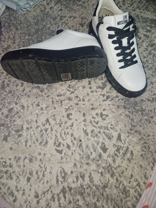 vand tenesi Moschino