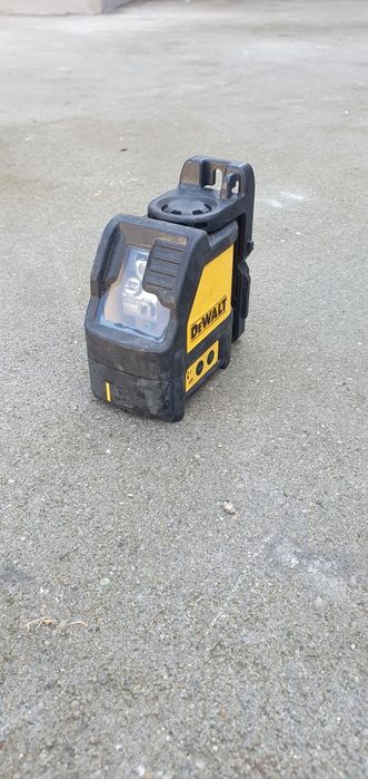 Nivela laser cu linii Dewalt (raza verde)