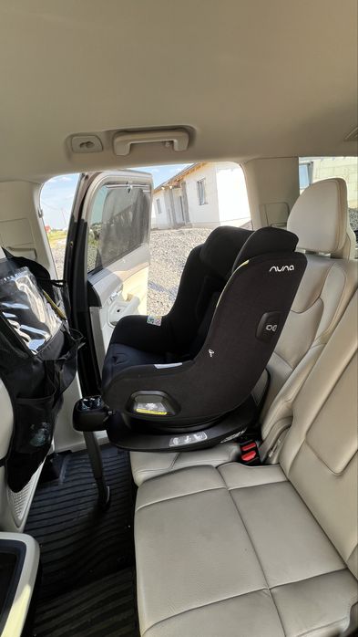 Scaun auto rotativ Nuna i-Size (40-105 cm), Bază Isofix inclusă, stare excelentă