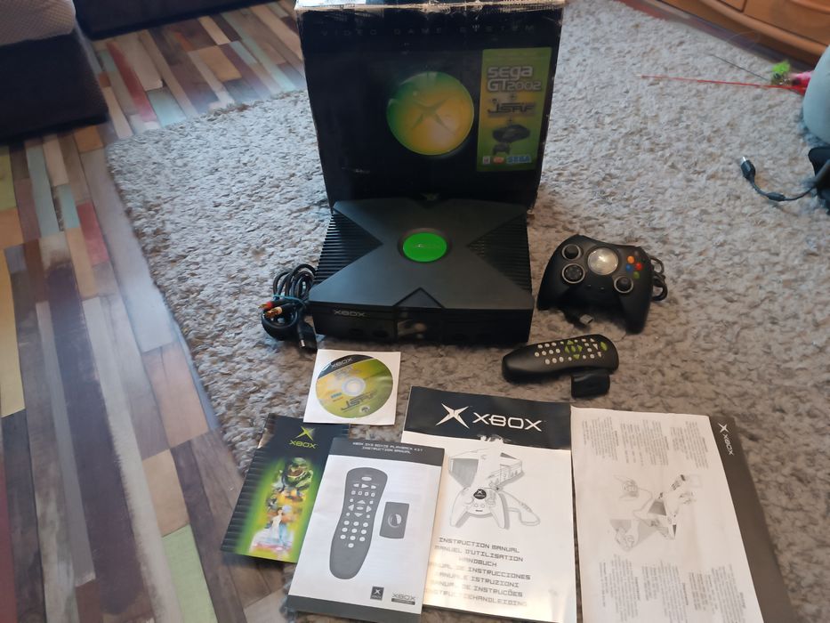 Xbox clasic  complet cutie originala, manuale, telecomanda, dongle joc