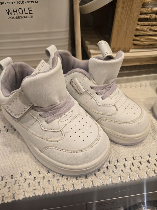 Продам кроссовки для девочки