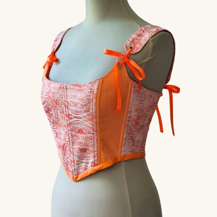 Ръчно изработен модерен корсет