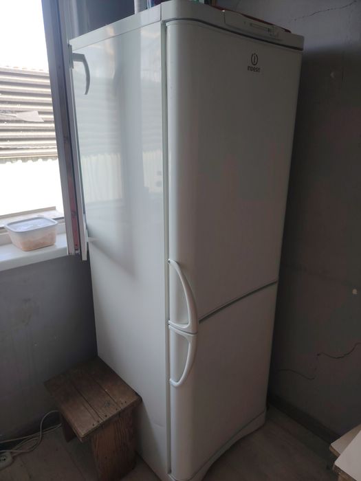 Холодильник Indesit