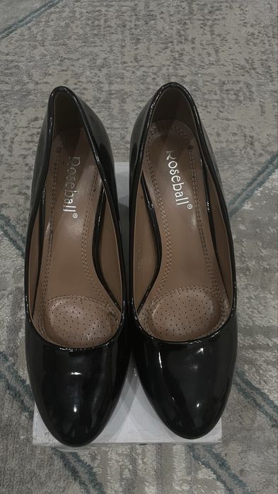 Продам черные туфли женские