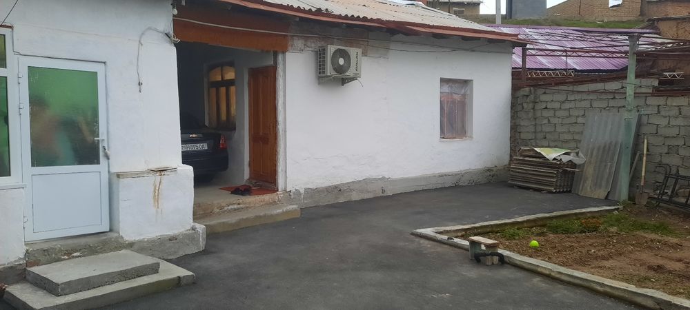 Яшаш учун барча кулайликлари билан ховли сотилади