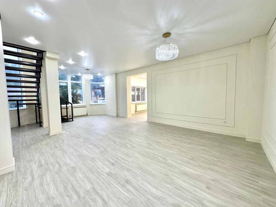 Дом с ремонтом двухэтажный с подвалом