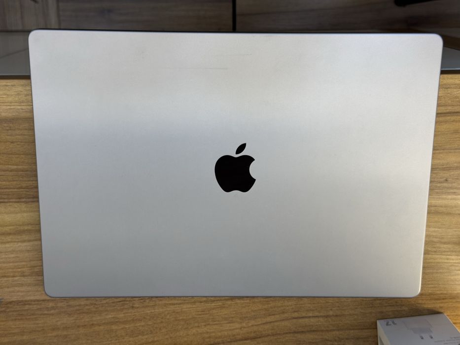 Macbook Pro M1 pro chip 16/512