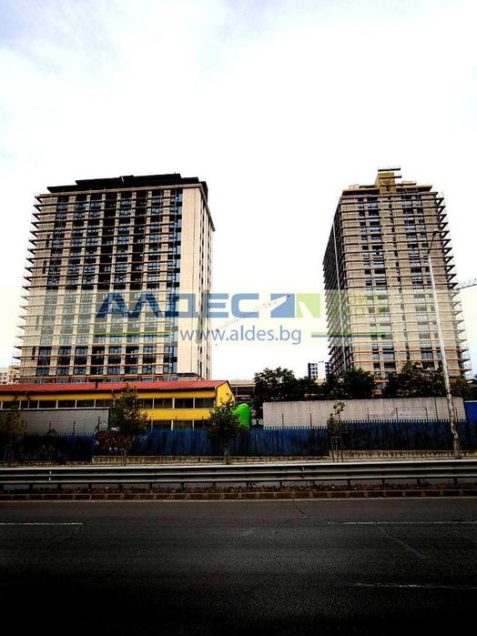 Продава се чисто нов двустаен ап. в широк център!