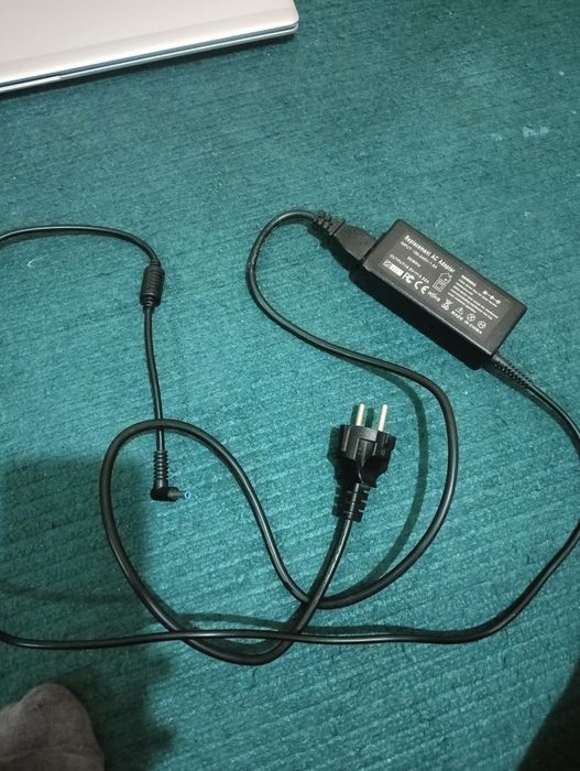 Noutbuk sotiladi srochni