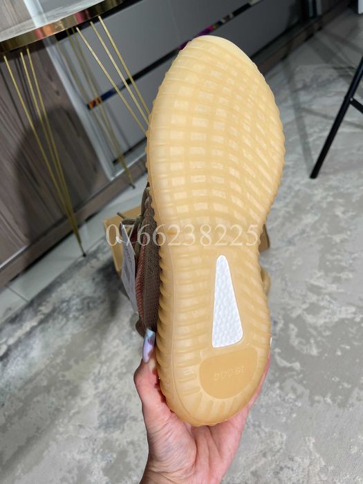 Adidasi YEEZY BOOST 350 V2