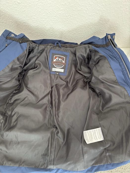 Продам детскую куртку