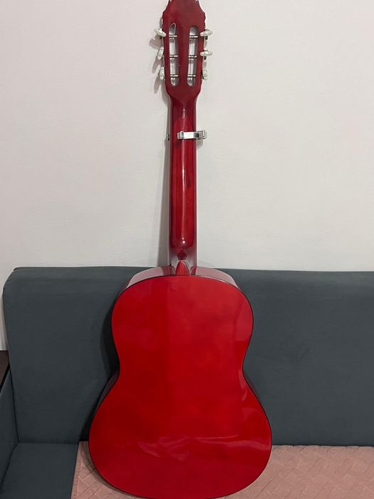 гитара Aghetha красного цвета