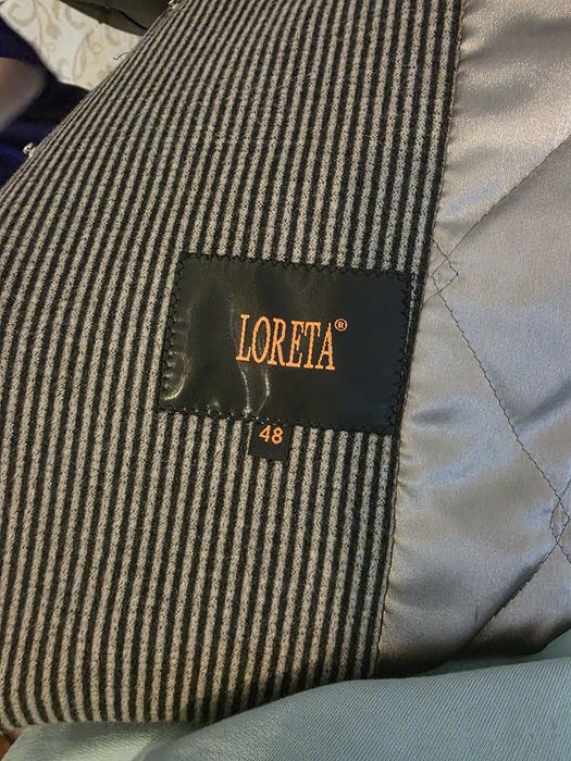 Пальто сатылады размер 48 лоретта жағасы алынып салынады