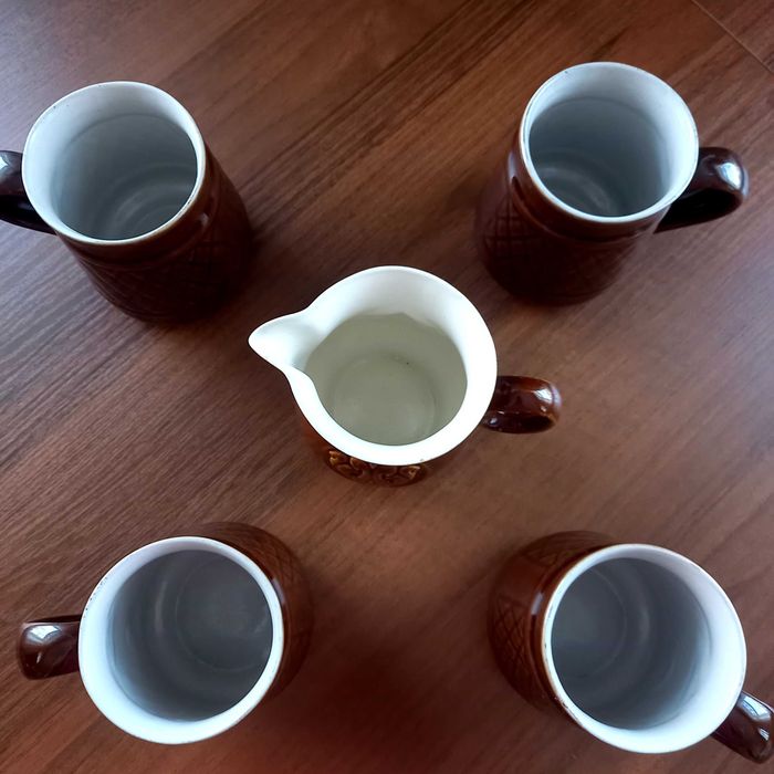 Продаю 4 кружки и молочник