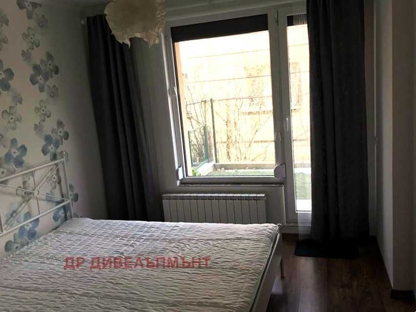 Отличен двустаен с двор до Нов Български и Метрото в Овча купел