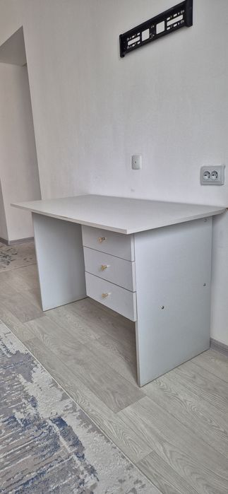 Стол для работы/учебы