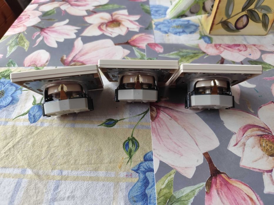 Единични контакти Шнайдер