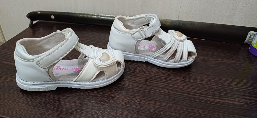 Сандали для девочки 23 рр