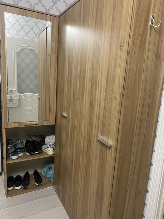 Продается шкаф для прихожей