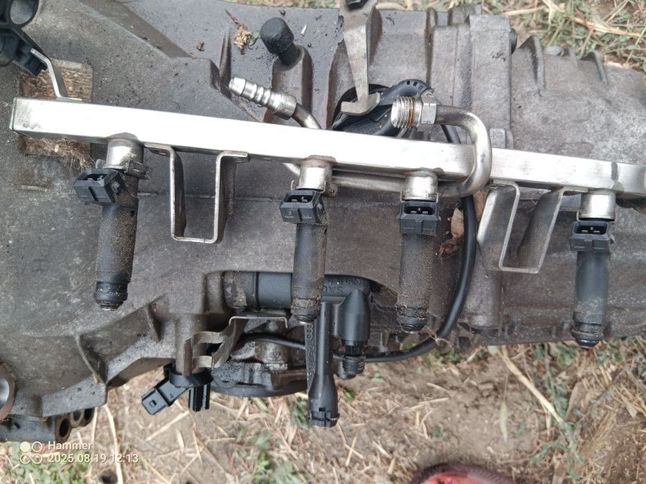 Продавам бензинова рейка с дюзите за passat 5.5 1.6 бензин