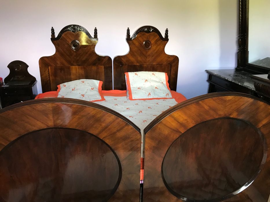 Mobila veche sculptata lemn masiv