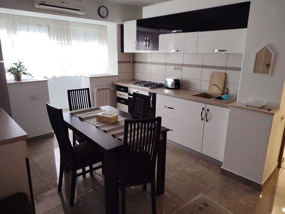 Inchiriez apartament ultracentral 2 camere