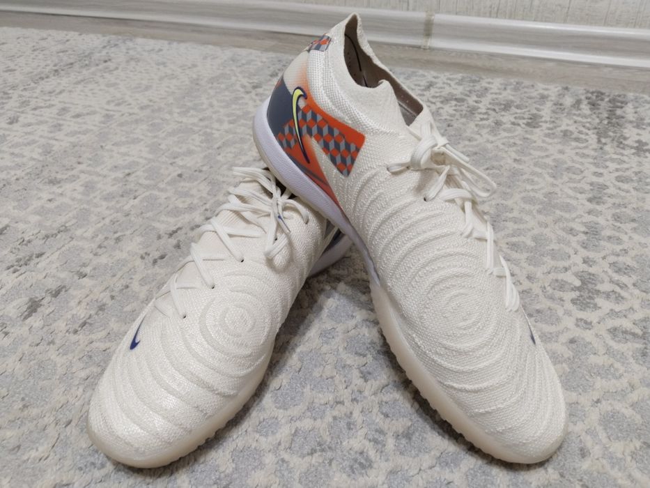 Nike phantom white GX 2