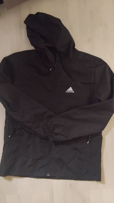 Geaca Nike și Adidas.