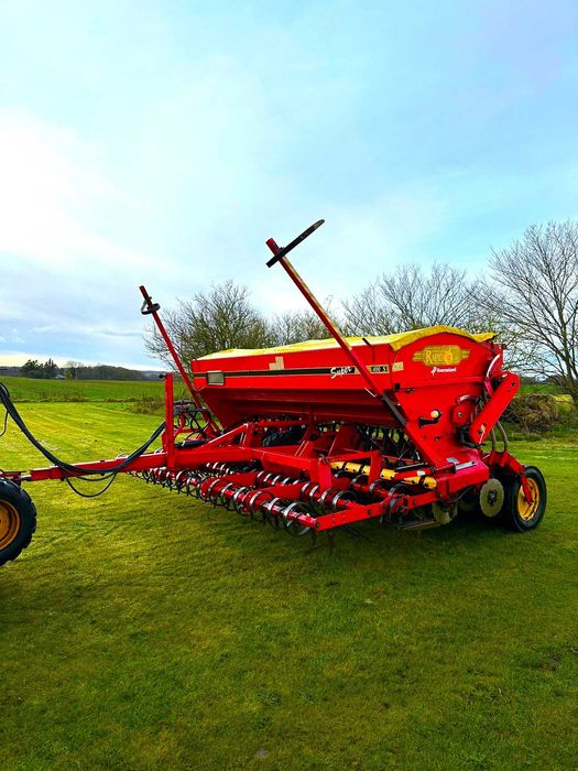 Semanatoare paioase Vaderstad Rapid 400  SUPER XL an 2014 Kuhn Amazone