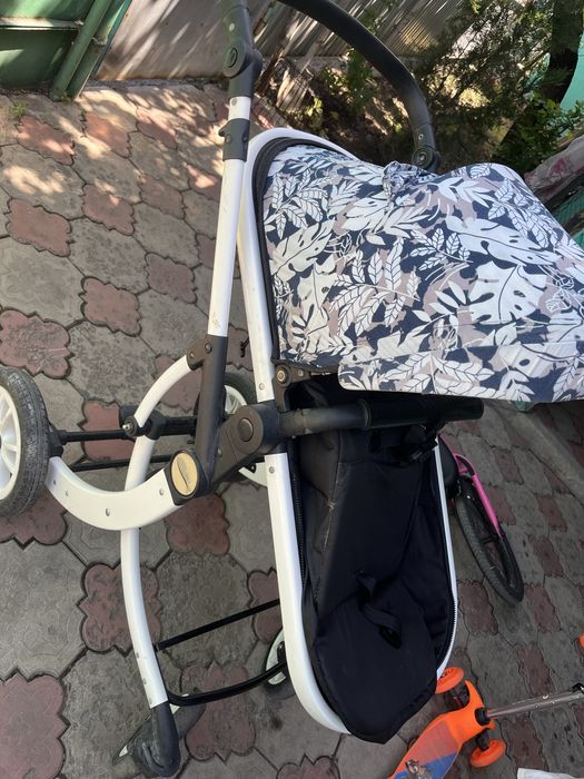 Коляска и стул для кормления