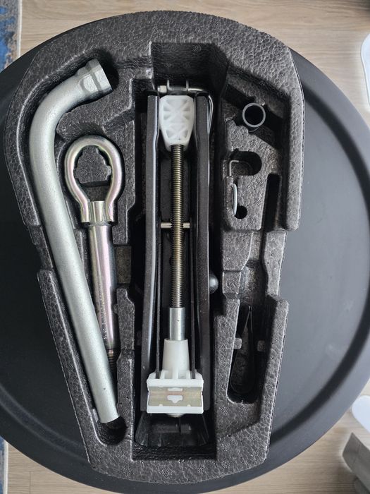 Cric  full ,coarbe chei roti suport spuma cui tractare remorcare roti