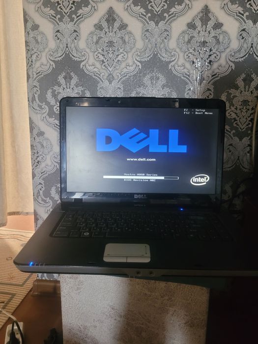 Ноутбук DELL хорошая состояния  всё работает отлично windows 7