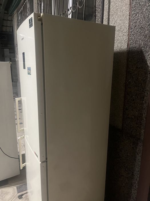 Продается холодильник Samsung
