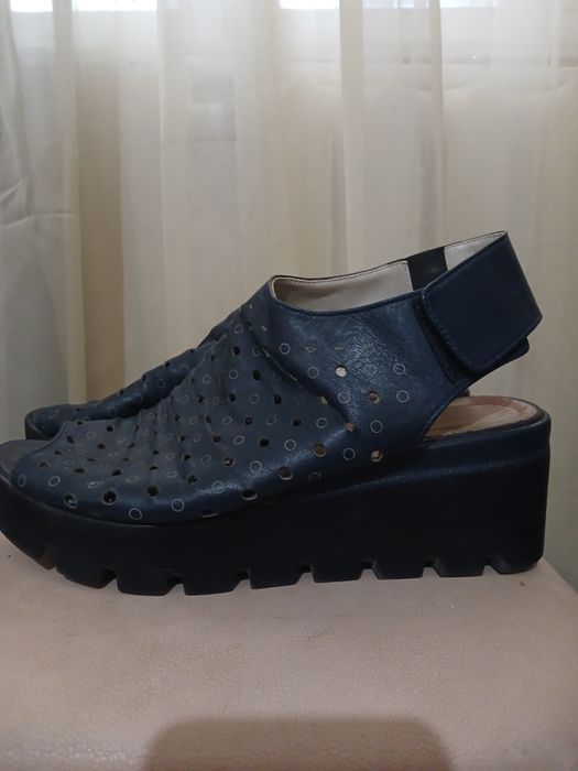 Женские босоножки