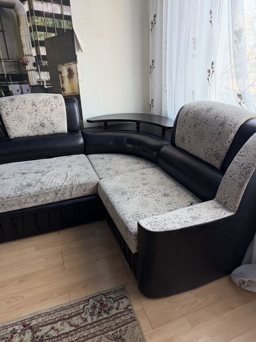 Продам угловой диван б/у