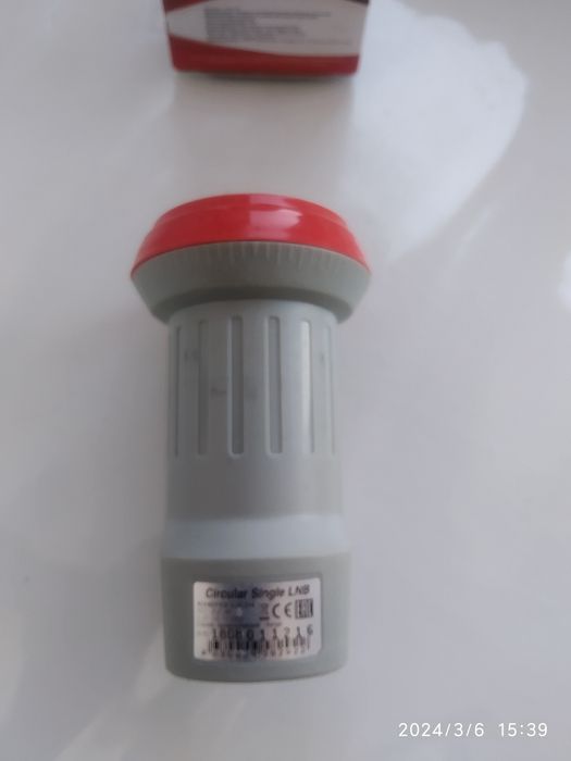 Облучатель ( конвертор, пушка  )  для спутниковой антенны с кругово