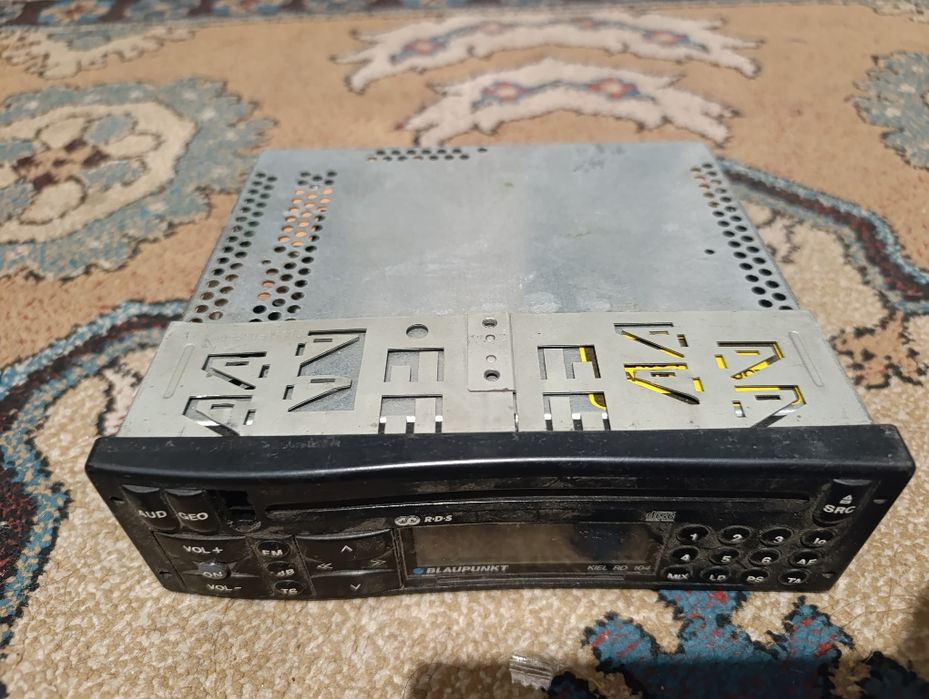 Продам автомагнитолу BLAUPUNKT RD104