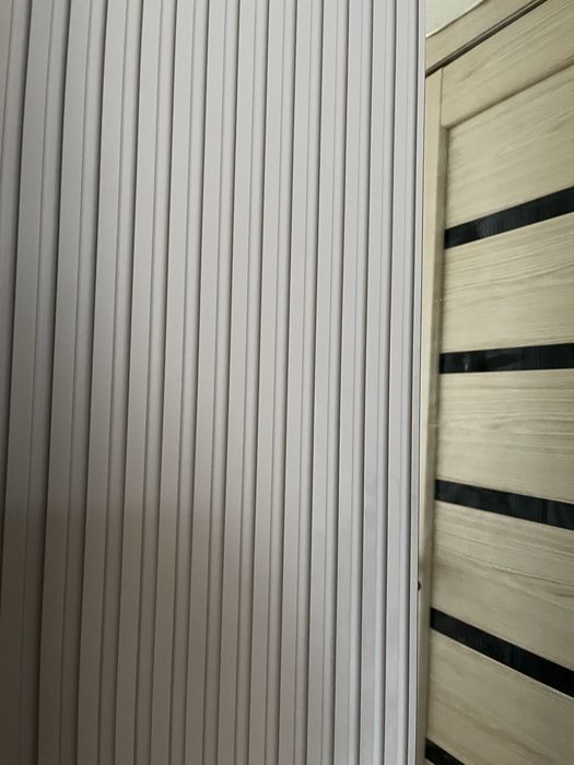 Современно красивый шкаф для одежды