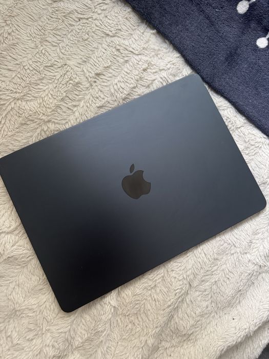 MacBook Air M2 Midnight Blue – за ремонт / дисплей за смяна