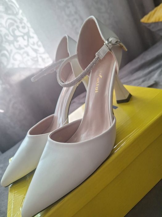 Туфли женские белые