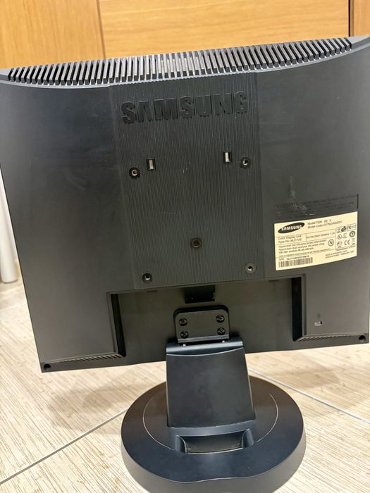 Монитор Samsung SyncMaster 720n